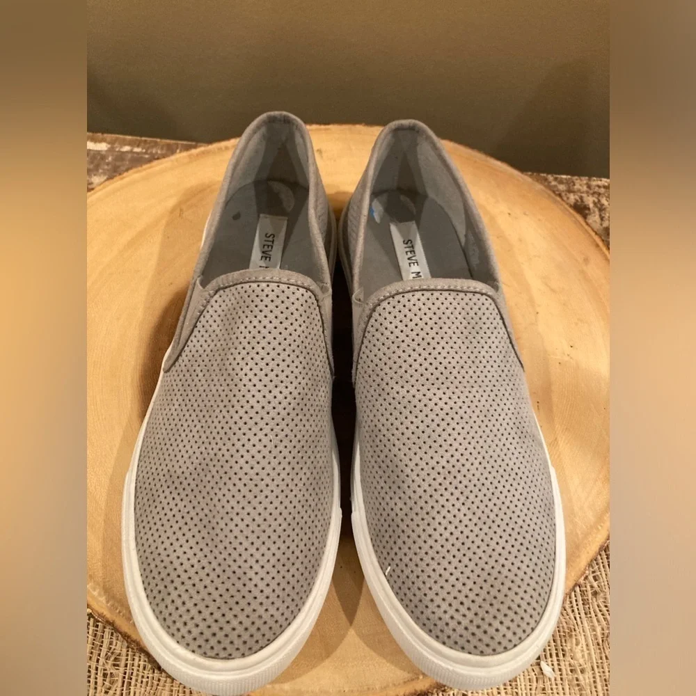 Steve Madden Women’s Zarayy Slip On Sneakers‎ Shoes Gray White Low Top Size 7.5
